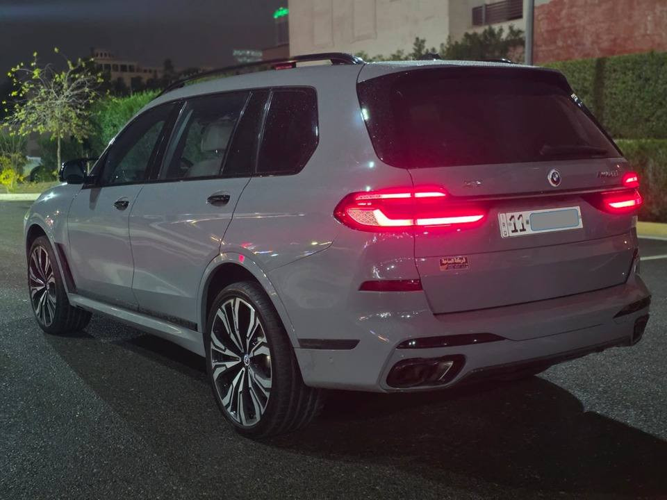 بي ام دبليو BMW X7 M60i موديل 2023
الفئة الاعلى و الاقوى في الX7 
ماشية 24 الف كيلومتر فقط. 
 محرك 8 سلندر 4.4 توين توربو مع جميع المواصفات 
بضمنها الجكات و البردات و التايرات الخلفية الدوارة 
و اليول 23 انج و بانوراما 3 قطع و منظومة صوت باروز اند 
ويلكنز و مواصفات اخرى كثيرة. 
السيارة عليهة PPF

🟪 السعر  :: الطلب في التعليقات ويوصلك مباشرة ✍️ 📩

السيارة وارد امريكي كلين 100% مكفولة كفالة كاملة من كلشي مع تقرير كارفاكس, السيارة بوضع الوكالة و خالية من النواقص.  
مكان السيارة, بغداد الكرادة. 

رقم صاحب السيارة
***********
