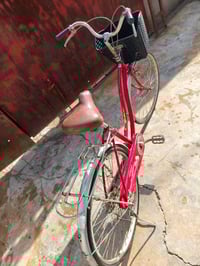 بايسكل  بناتي للبيع حجم 26  نظيف السعر 60 وبي مجال للشراية الاتصال 078...