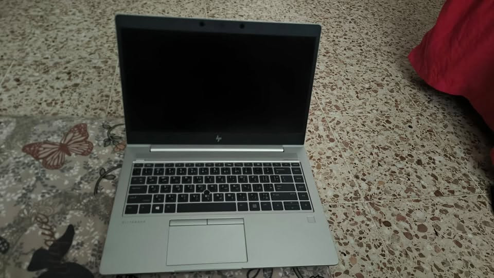 لابتوب hp
معالج r5 3500u 
كرت خارجي 2gb
رام 24 كيكا 
هارد 256
بصمة
النظافة موضحة بالصور
السعر 325 الف
للتواصل الرقم 
*********** متواجد ايضا على الواتساب
