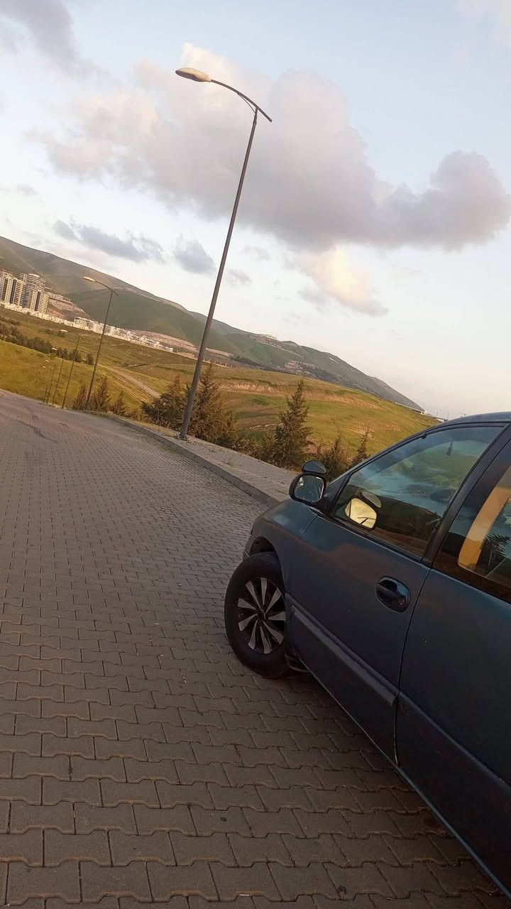 السلام عليكم دوج كرفان موديل 96 كير محرك بجيرو لا صرف ولا نفخ شرط تبريد شغال كهربائيات وايرمني كله شغل كابون بنزين رقم ألماني باسم اخويه تسقط السنويه 2028  شرط التحويل طخم تايرات نضيفه السعر 48 الشراي يتصل بالرقم  ***********
