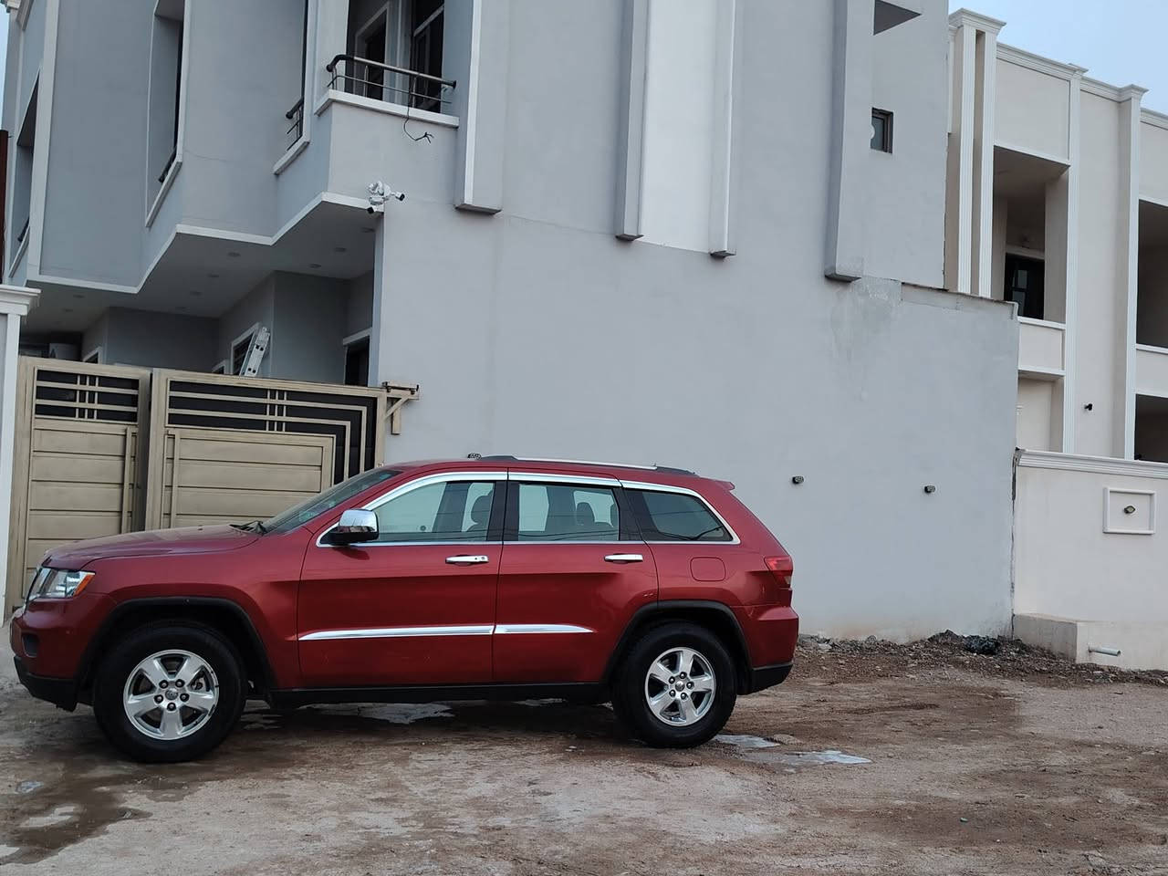 السلام عليكم
جيب لاريدو موديل 2011 رقم بغداد باسمي تحويل ثاني يوم كير مكينه كفاله
تخم تاير جديد
سياره جاهزه بدون نقص

ضرر أمريكا بنيد مبدل بدون دواخل وبدون ايرباك
وبيها قطع صبغ ابيع احزام وشرط بدون ضرر أثر تخريب شخوط وتوحيد لون افحص وين مايعجبك
السعر ١٥٥ وبيها مجال بسيط مكاني ديالى بعقوبه
***********
بيع او مراوس حسب القناعه
