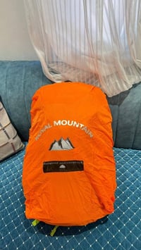 للبيع جنطة ماركة Royal montun  خفيفة ومريحة للظهر جنطه مال تسلق، السفر...