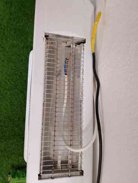 السلام عليكم صوبه للبيع يوجد فيها خمس شمعات الصوبه نظافتها  80% السعر 60 وبيها مجال للاستفسار رمادي الجاريه قرب مال الزيتونه الرقم***********
