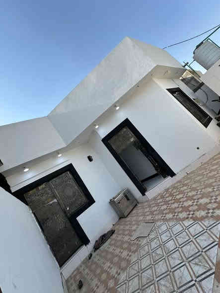 اسعد الله اوقاتكم بكل خير ⁉️
دار للبيع ❤️‍🔥
مساحه /245متر 
جنس العقاري :طابو مالك  زراعي باسم عراقي سند 25 وكاله ونصخ من الطابو وكاتبه من المالك مباشر 
العنوان / البصره ابو الخصيب منطقه النزيله  
يحتوي / غرفتين 2 منام 
وديوان و صاله و وطبخ 
وصحيات داخليه و خارجيه 
جميع الخدمات متوفره ماء كهرباء مدراس نت كلشي قريب 
السعر /85 مليون وقابل للتفاوض 
هاتف ***********
