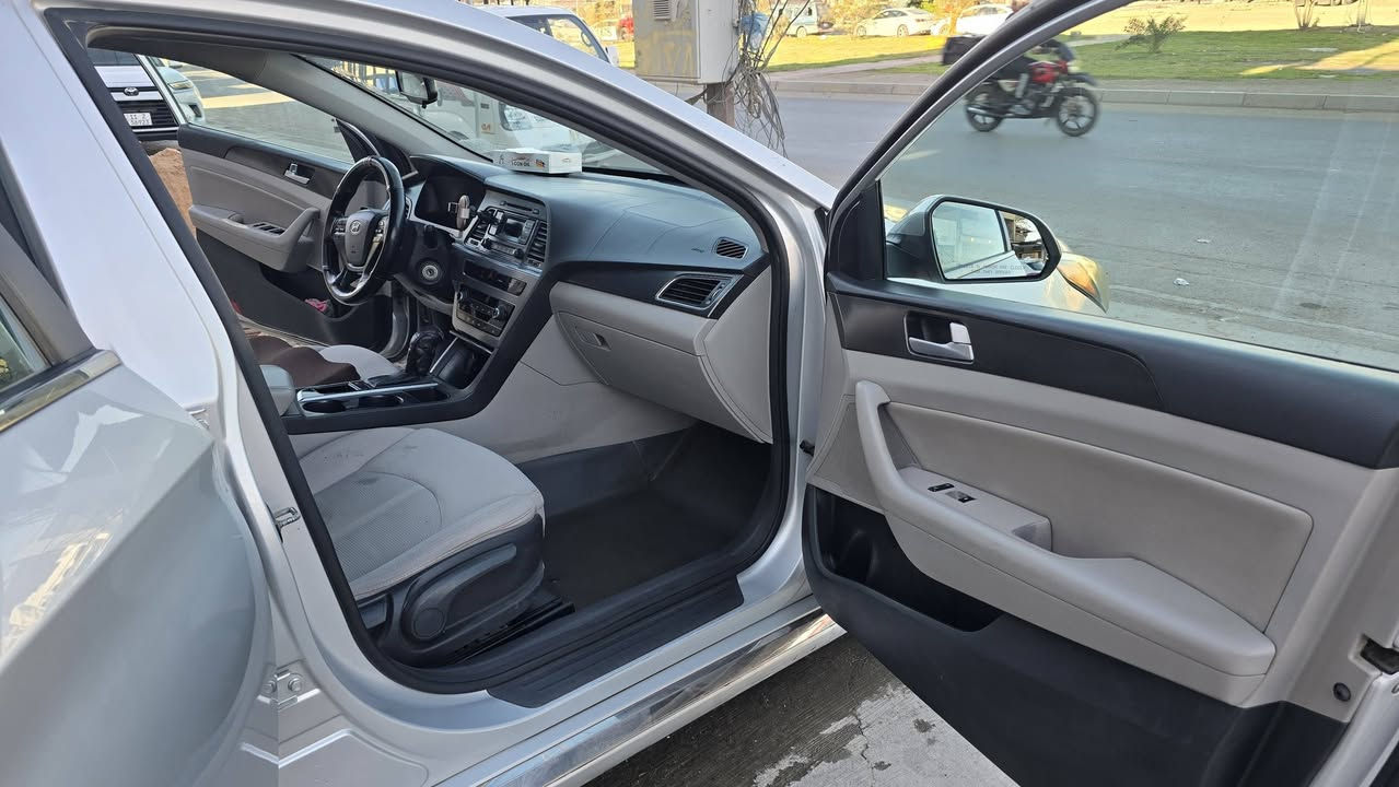 السلام عليكم للبيع سوناتا 2015 سبورت مواصفات تدفئة بل كشنات كشن السايق كهرباء فول تحكم ستيرن دبل كزوز اشاير بل مري  وارد امريكي السيارة من امريكا مابيها حادث فقط كم رصعة بل قمارة ما امأثرة هنا بل عراق صار بيها صبغ بنيد وباب السايق موضح بل سونار بدون حادث بدون معجون مكفوله شواصي ودواخل كير مكينة خير من الله لا تنقيص ولا تبخير بيها منضومة مال غاز تخم تاير نظيف السيارة ماشية 193 الف العنوان بغداد  الغزاليةة
السعر 98 وبيها مجال بسيط 
الاستفسار ***********
