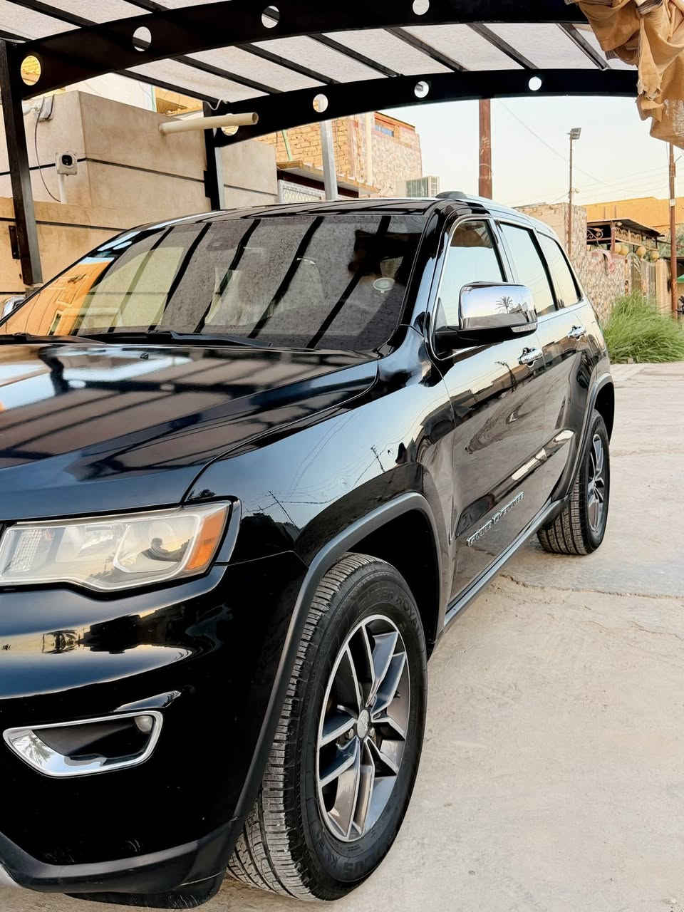 🚘 للبيع — Jeep Grand Cherokee Limited
▪️ موديل 2018
▪️ فول مواصفات عدا الفتحة
▪️ مري قلاب
▪️ حساسات خلفية
▪️ دخول ذكي
▪️ مواصفات عديدة

🔧 المواصفات والحالة:
▪️ تخم تايرات جديد
▪️ صدر أمامي وصدر خلفي جديد
▪️ ادامه عامة قبل أسبوعين
▪️ الممشى: 95 ألف
▪️ الضرر: خشم البنيد فقط
▪️ السيارة نظيفة جداً بمعنى الكلمة

📄 رقم بغداد — السيارة باسمي

💰 السعر: 215
وبيها مجال بسيط للجادين

📍 العنوان: بابل / المحاويل

📞 اتصال فقط:
***********
***********

