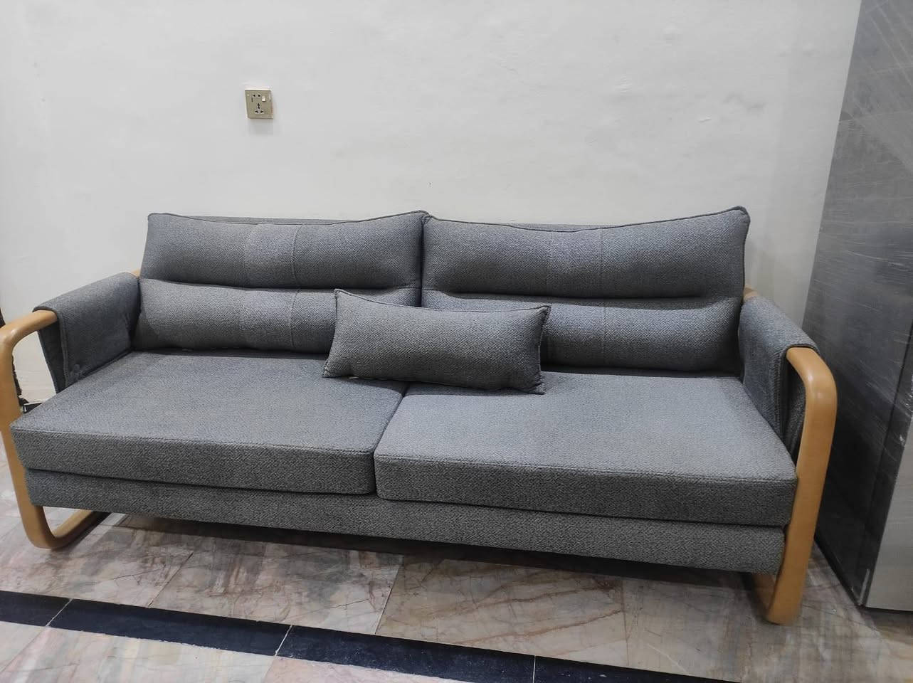 تخم قنفات اخو الجديد مشتري بمليونين اريدة بمليون ونص
وميز طعام مشتري بمليون وربع اريده ب900
مكلف بالنشر
رقم صاحبة الاغراض ***********
