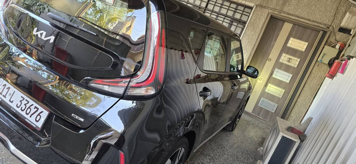 سلام عليكم
للبيع كيا صول موديل 2023Kia Soul
 فول مواصفات جيتي لاين 
 فتحه وبصمه
 وشاشه ايباد 
زنون بلادي 
وكشنات جلد 
شاشه فوتشوب
  حساس اطارات 
كشاف امامي شغال 
انضمه قياده
 حجم المحرك 2000 دوش
 شاحن وايرلس 
تبريد بيانو 
رادار امامي شغال رادار خلفي شغال
 رادار يمنه ويسره توقف ذاتي عنده رجوع بك
 ناره داخليه دمامات صوت امامي وخلفي
 تحكم جهتين
 حاكيه مانع نزلاق
 شاشه كبيره ولمس
 كامره دواره 
اشاير بل مري
 تشغيل عن بعد
 بيبان بصمه 
دواخل مطعم بحمر بلادي
 دبل رف خلفي 
ناره داخليه led
 ولكب كروم حجمه 18 تخم تاير جديد
  السياره مكفوله شواصي ولغود حادثه جاملغ امامي وشوية بلبنيد مصبوغه فقط   جميع الارباكات سليمه  صور الحادث مرفقه ويه الصور
بغداد بسمي  وبعد بيها موصفات هواي 
السيارة جديدة جداا مسويلهة ادامة كاملو وشادلهة تخم تاير جديد وبطارية 
مكاني بغداد الرصافة
***********
السعر ١٥٥ وبيهة شوية مجال
