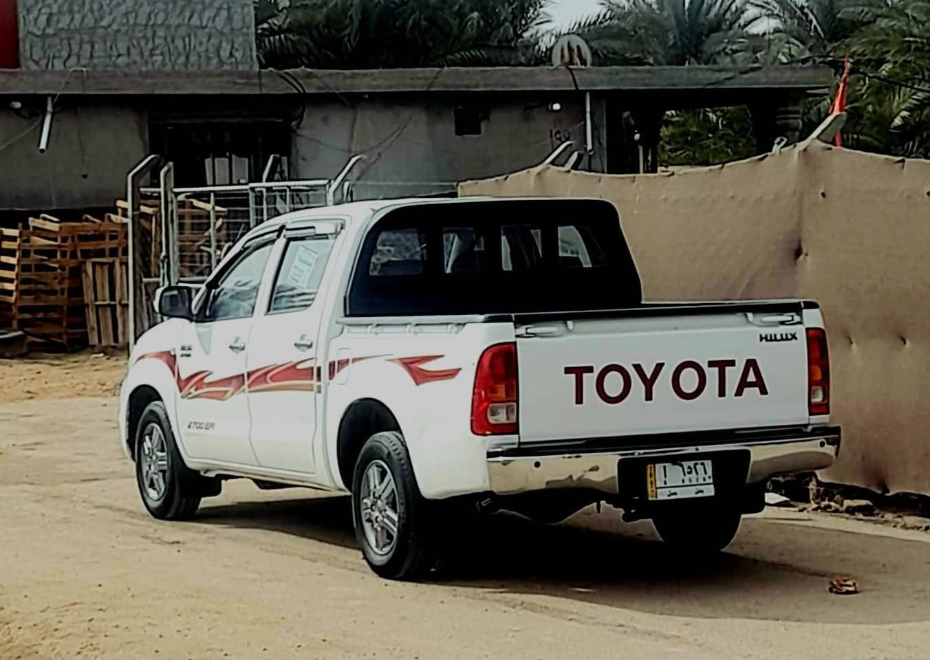 سلام عليكم سياره تيوتا موديل  2011    للبيع سعود شاصي 19 السعر 170وبيه مجال على البلاد من محرك من كير من صبغ كفاله مكان السياره بابل والاتصال على هاذه الرقم ***********  ***********
