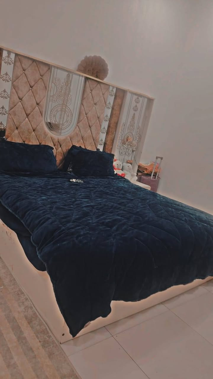 غرفة تركي للبيع نظيفة كلش سعر مليون وربع بيه مجال سلايت 6ابواب ***********
