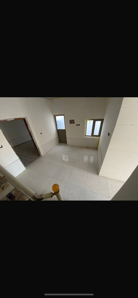 دار للبيع
.
الموقع (الشموخ الاولى)
.
طابو صرف الواجه 6.25متر
الواقع 116متر
طابق ونص خدمات كامله من تبليط وشبكه ماء وكهرباء جديده 
والبيت مرمم حديثاً وخالي بعد الترميم
يحتوي على غرفه وصاله واستقبال ومطبخ وصحيات داخليه وخارجيه اضافه الى غرفه في الطابق الثاني 
الرقم للاستفسار السعر 260
صاحب الدار ***********
