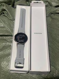 ساعة ذكية • للبيع