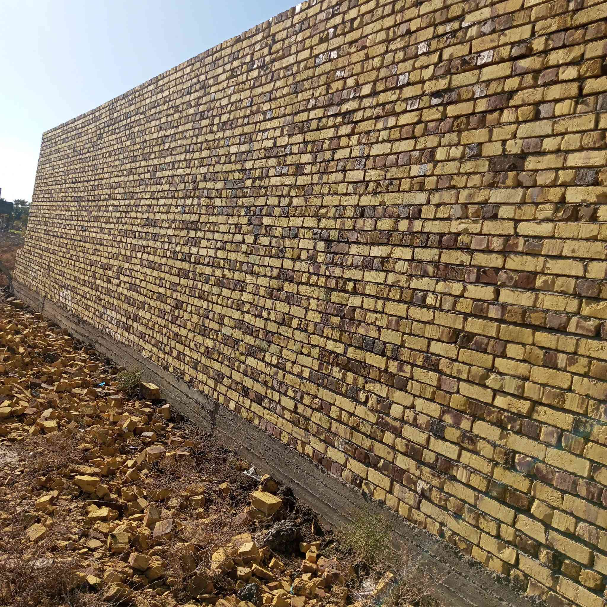 سلام عليكم هيكل للبيع يحتوي على غرفتين نوم 5في 4 وصاله 8في 4 ومطبخ 4في 4ونص  واستقبال 7في 4 ومجمع صحيات داخلي وخارجي المساحه 230متر استفسار على هذا رقم *********** غير متواجد على فيس
