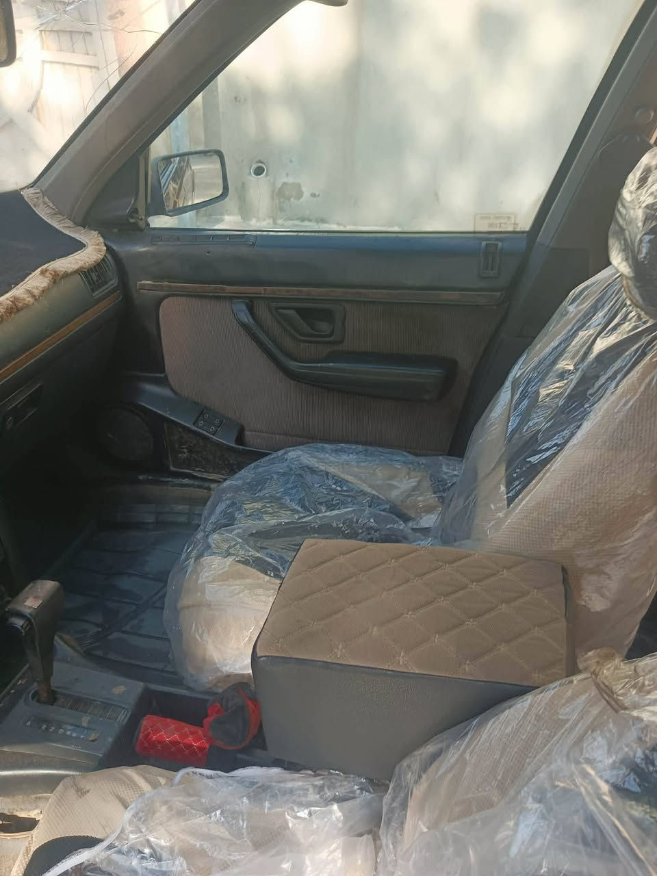 السلام عليكم 
بيجو 405
كير توماتيك 
سنوية خضرة
شرط التحويل من الشرعي 
السيارة جاهزه وحلوه 
السعر 20 وبيها مجال للطيبين 
رقم الهاتف/***********
