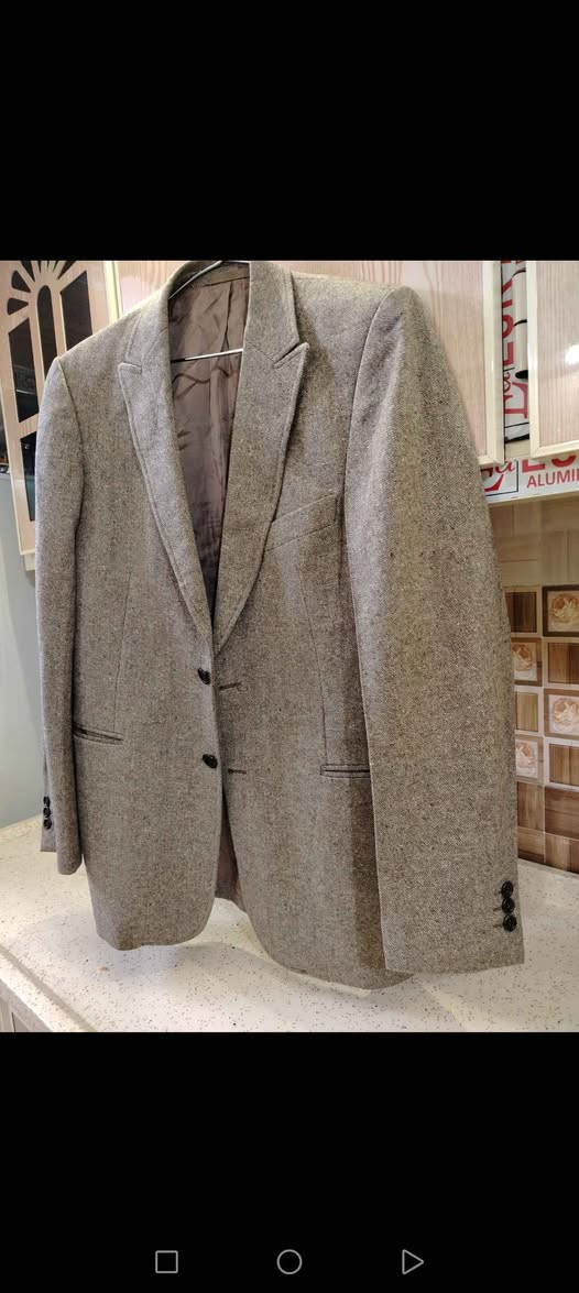 سترة اخت الجديدة استعمال قليل لون رصاصي على بيجي منشأ تركي قياس 48 السعر 30 بيهة مجال بغداد الحبيبية *********** يوجد واتس اب بغداد, العراق
