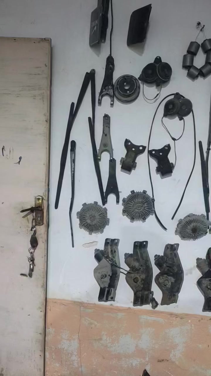 السلام عليكم يوجدغراض كيابريجوللبيع بسعر مناسب العنوان النجف المشخاب رقم الهاتف ***********
