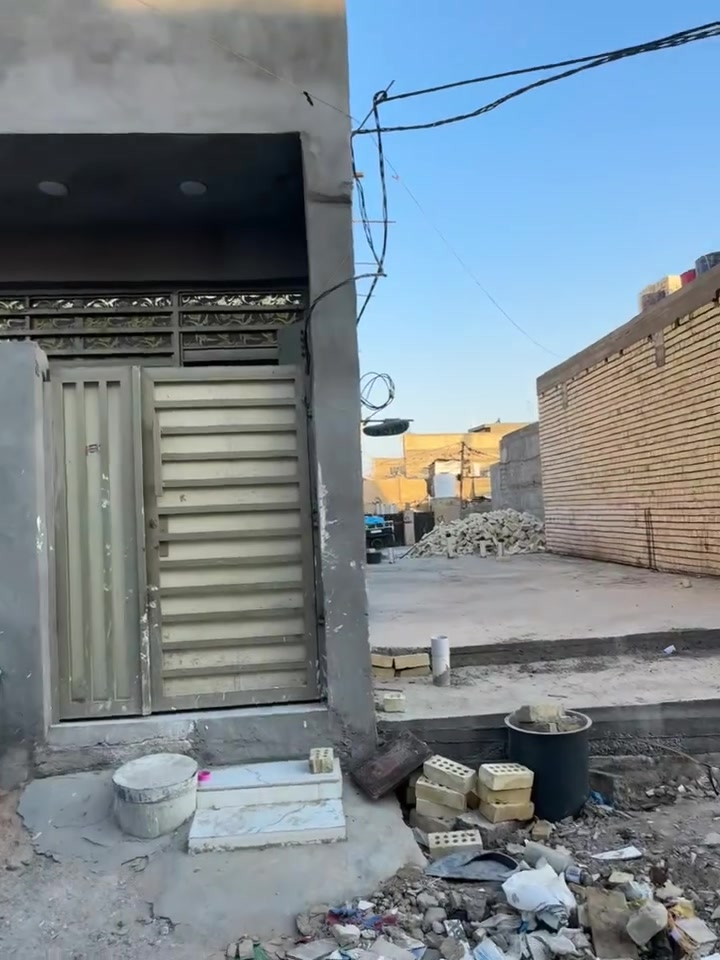 ‏سلام عليكم 50 متر للبيع العنوان الشعله
‏ دوانم) شارع أبو دراج بناء طابوق طابق واحد كاملة من الكرش وجديدة السعر 40 بأربعين وبيها مجال ***********￼
