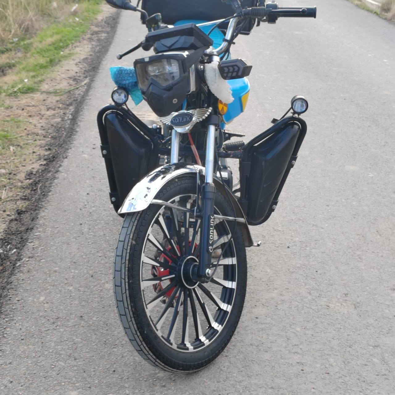 سلام عليكم من رخصت لادمن المحترم شباب دراجه سونك موديل 2025الدراجه  ضاقطه وزنجيل انسه شي اسمه رجه   مشاءالله  مرتبه على اخر حبايه من قناع من صندوك الدراجه متعوب عليها كل غراضها وياها كامله وراق سكنر لون حلو ///سعر الدراجه 925وبيه مجال حك الجيه مكان الدراجه بغداد الرقم ***********//وبل خدمه
