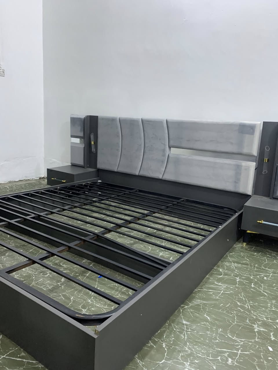 غرفه تركيه استعمال يوم واحد فقط سبع قطع
العنوان حله شارع ابو القاسم مجاور الجامع ابو القاسم 
الرقم ***********
