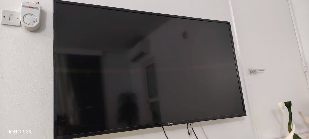 للبيع شاشه لكرافت حجم 24رايدهة ب 200
ولشاشه 55بيهة خطين مايبينن رايدهة 250
***********

