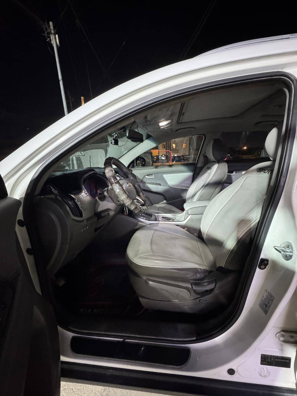 السلام عليكم 
اسبورتج خليجي ٢٠١٧ محرك ٢٤٠٠ دوش 
سياره مكفوله كفاله عامه محرك وكلشي صدر جديد سياره فول فتحه تحكم استيرن 
سياره بيه بارد بجاملغ الخلفي وراجع بارد 
مكان سياره حي اور 
سعر ١٧٠ وبيه مجال حك جيه 
***********
