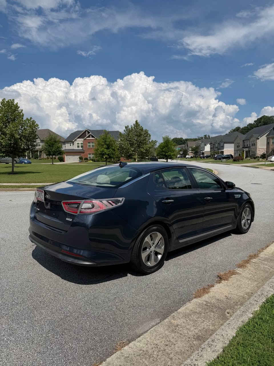 2015 Kia Optima Hybrid Gas/Batter
Drives like new 
144,000 miles 
Bluetooth 
4 like new tires 
Ac/Heat works great 
Passed emissions 
Clean title 
Great on gas ⛽️ 36 City 40 HWY Stone Mountain, GA


**إذا كنت صاحب هذا الإعلان وتريد حذفه لأي سبب، رجاءا أرسل رسالة إلى الدعم الفني**