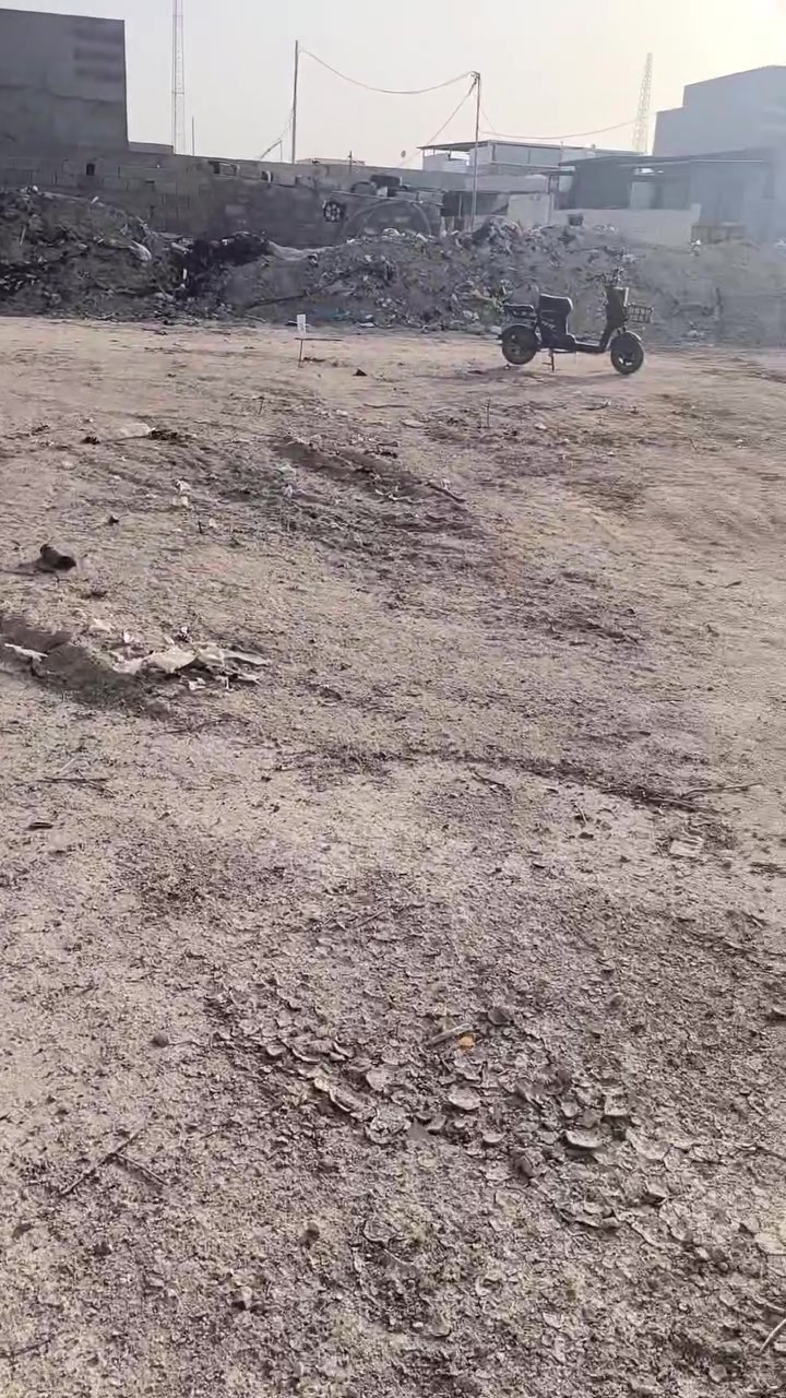 قطعه زراعي ٢٥٠ متر واجهيه ١٢ ونص والنزال ٢٠  الماي واصل للقطعه والكهرباء من المنطقه وبصف المنطقع صايره القطعه بينهم ساتر وينشال والشارع كدام القطعه ١٥ متر تقريبا  يصير موقع القطعه ورا حي الحكيم قريب على ستين اتصل على الرقم وبالخدمه   *********** السعر ١٢ وبيه مجال قليل
