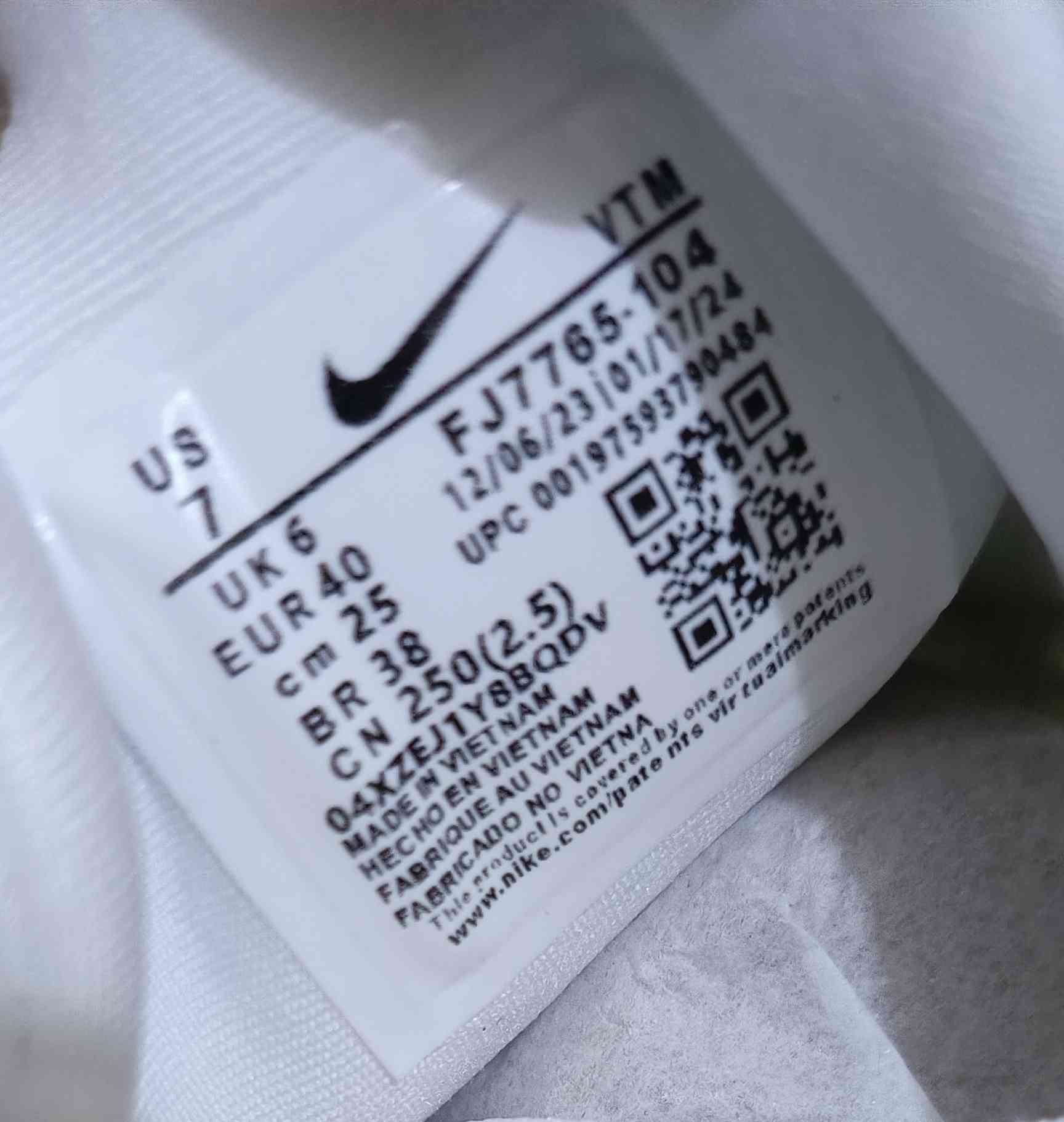 👟باله درجه اولى 💯 
حذاء نظافته فول 
قياس 40
طول القدم 25,سنتم 
يوجد توصيل 🚛 
***********📱
