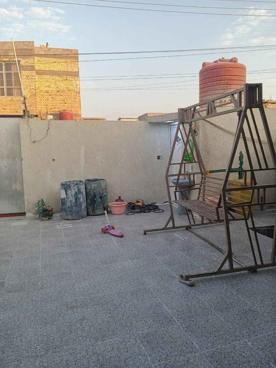 بسم الله الرحمن الرحيم اسعد الله اوقاتكم احبتي بكل خير يتوفر لدينا بيت للبيع طابو زراعي عراقي يتكون من 4 غرف كبيرة وديوان وصاله ومطبخ وصحيات وكراج عنوان البصره ابو الخصيب عويسيان قريب على علوه الكوفه مع كافة الخدمات ماء كهرباء مدارس على شارع تبليط سعر 75 وبيه مجال ***********.  ***********
