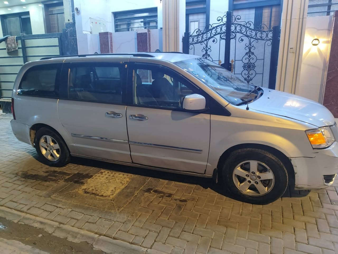 السلام عليكم
دوج كرفان 

موديل 2008

وارد امريكا كلير بدون حادث او غرق

تبريد ثلاث قطع 

موقعه بغداد الأعظمية 

سنويه باسمي تنتهي 2030

رقمي ***********
