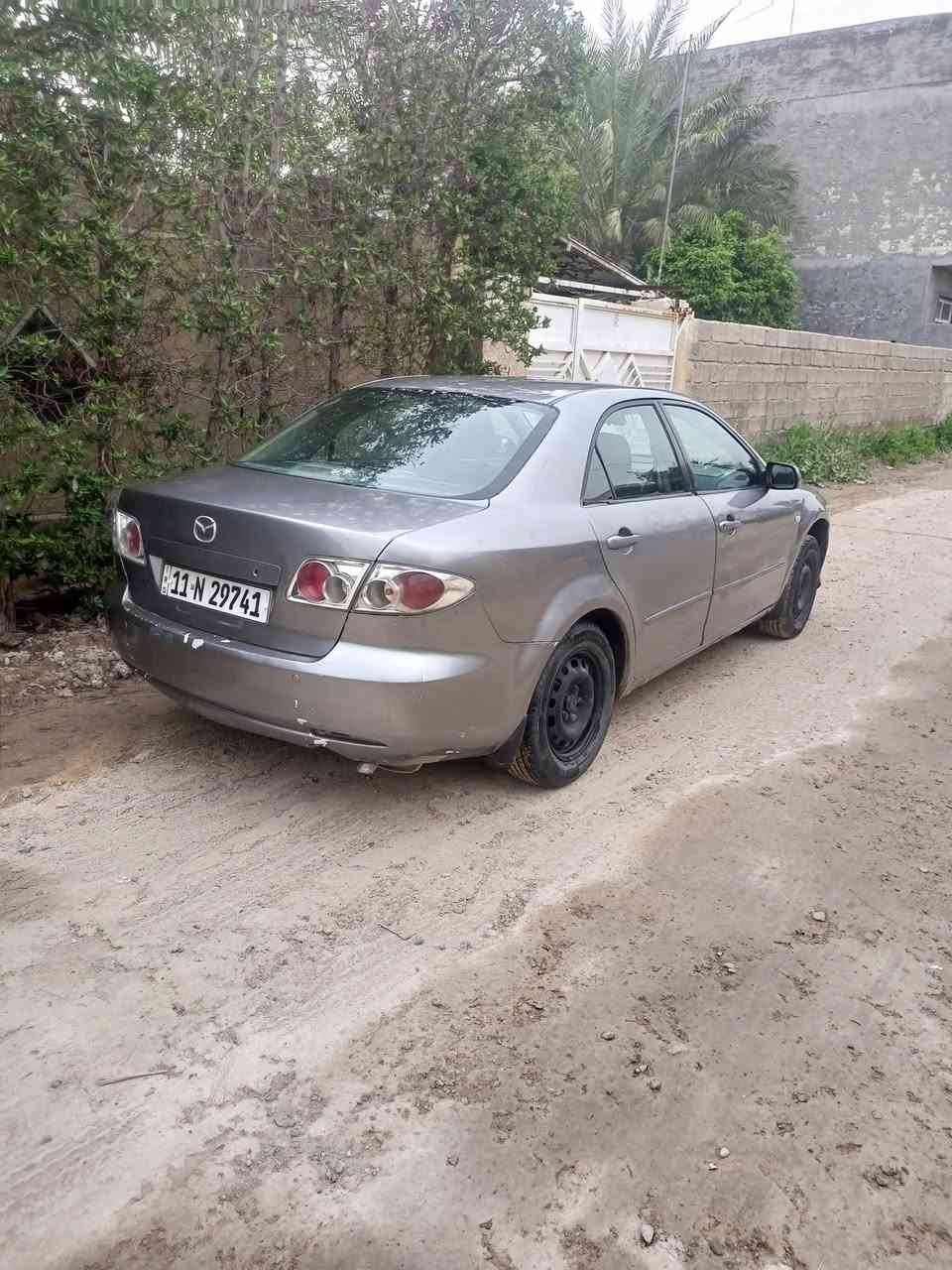 السلام عليكم مازده زوم6 2003 
تخم تاير جديد جواها
محرك وكير مال كامري 2200
رقم جديد بغداد بسمي 
نواقصه كمبريسر تعبانه
فان شغال  
دبلات يرادله 
مكاني بغداد الشعب الثعلبه
سعره 38بيه مجال 
وهذا رقمي ***********
