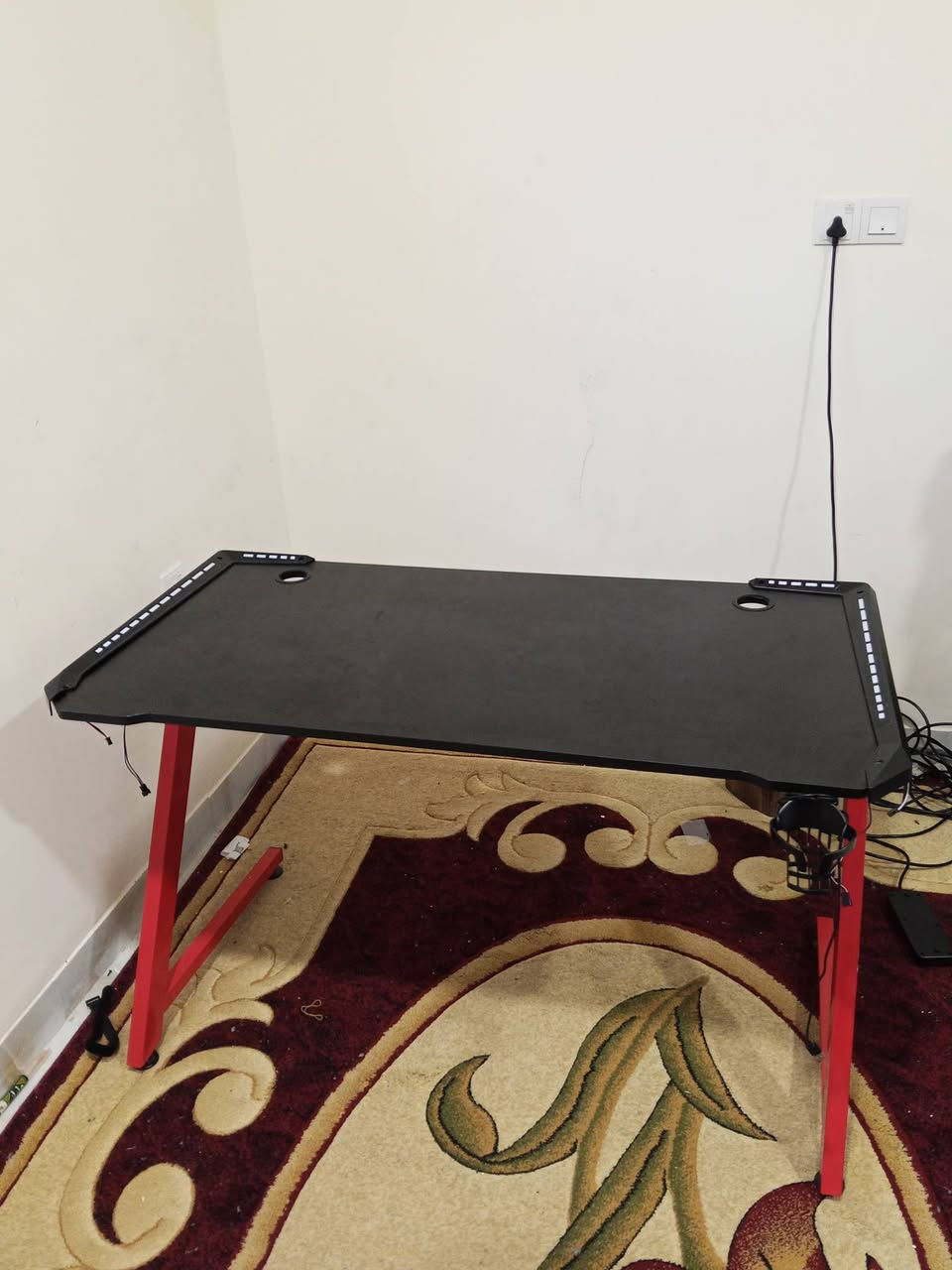 السلام عليكم
عندي هذول الميز و الكرسي 
الميز بي Rgb مقاسة عمق 60 و عرض 140 
وكرسي يصعد و ينزل وينحني 
اكتبلي سعر


**إذا كنت صاحب هذا الإعلان وتريد حذفه لأي سبب، رجاءا أرسل رسالة إلى الدعم الفني**