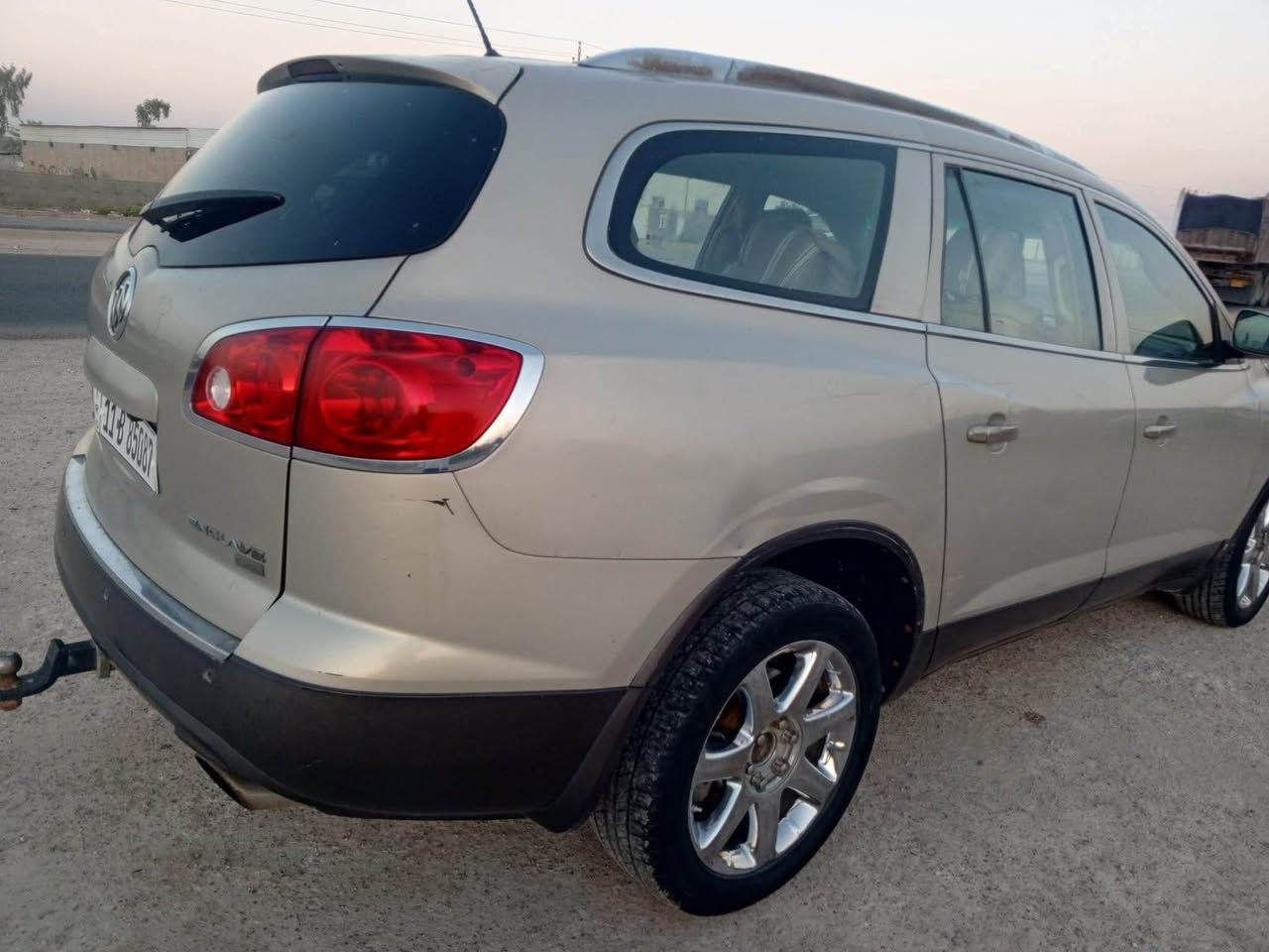 السلام عليكم 
بيوك انكليف للبيع او مراوس 
موديل 2010 
مكينه ستة سلندر (3.6)
سبعة راكب 
كشنات جلد 
كشن السائق والصدر كهربائي
تبريد ثلاث قطع 
مكينه جديده 
كير جيد جداً 
صدر امامي جديد 
منظومة احتراق كلها جديد + عبوة فيت بم جديده 
تحكمات استيرن 
اشاير بالمري 
نظام الكير اوتو +عادي 
السعر 73$ ورقة وبيها مجال 
باسمي وهزه جديده 
مكاني بغداد 
للاتصال (***********) بغداد, العراق
