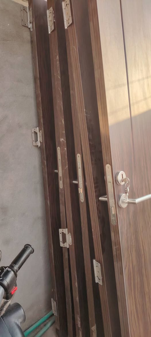 بيبان خشب تركي جدد غير مستعملات العدد 7 للبيع كربلاء *********** قيم واخذ بما يرضي الله
