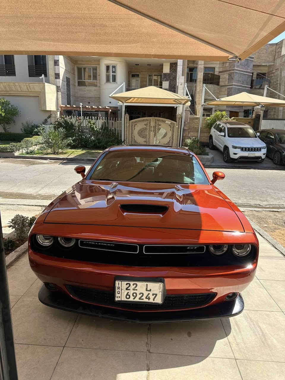 جالنجر 2021 ( خليجي هارلم)
الفئة GT اللون مشمشي 
رقم اربيل باسمي  
ماشية ٤٥ الف ميل
محرك ٣٦٠٠
فتحه سقف 
شفتات ستيرن
بصمه تشغيل عن بعد
منظومة زنون اصلي
داخل احمر اصلي
كير ومحرك مكفول
السياره بدون ايرباكات 
السياره بيها بارد وتكحيل ومشتغله PDR
السونار موجود بالمنشور
مكان السيارة بغداد الاعظمية المقبرة الملكية 
رايدها دفترين و ٣٠ ورقة 
رقم الهاتف ***********
