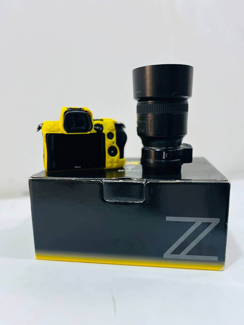 📸 للبيع عدة تصوير احترافية

🔹 Nikon Z5
🔹 Nikon 85mm f/1.8G
🔹 Nikon FTZ Adapter الأصلي
🔹 الكارتونات الأصلية كاملة

عدة ممتازة للمصورين، تنطيك جودة صورة احترافية وألوان رائعة، ومناسبة لتصوير:
✅ البورتريه
✅ الأعراس والمناسبات
✅ المجالس الحسينية
✅ الفيديو وصناعة المحتوى

العدسة 85mm من أفضل عدسات البورتريه بعزل جميل وحدّة عالية، مع أداء ممتاز بالإضاءة الضعيفة.

الكاميرا مستخدمة استخدام شخصي ومحافظ عليه، وجاهز للشغل مباشرة بدون أي ملاحظات.

📍 بغداد

للمهتمين أو لطلب صور أكثر، التواصل خاص.
او على الرقم *********** 
متواجد هاص وواتساب وعلى الخط
