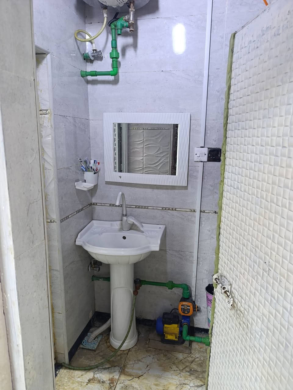 بيت  وقف سني المساحه ١٧٥ ابي الخصيب حمدان المعاريف
مبلغ الايجار السنوي ٦٠٠ الف مدفوع الايجار السنوي لغايه سنه ٢٠٢٧ ومسجل في الوقف 

مبني بلوك 

يحتوي على غرفتين واستقبال مطبخ وصحيات مشتركه في الطابق الاول  وهول كبير 

وغرفه مبنيه ومصبوبه وكليدور  في الطابق الثاني 

صحيات في الطابق الثاني  بناء فقط من غير سقف

السعر ٦٥


**إذا كنت صاحب هذا الإعلان وتريد حذفه لأي سبب، رجاءا أرسل رسالة إلى الدعم الفني**