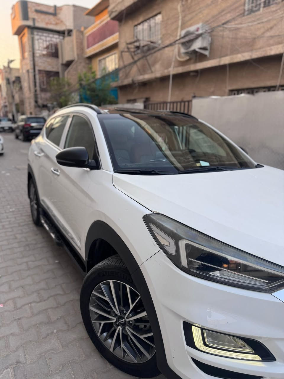 السلام عليكم توسان خليجي 2019 للبيع فول مواصفات حادثها قطعه وحده وخشم البنيد PDR سياره مال جنايه باسمي سعرها ب188 وبيها مجال بسيط مكاني بغداد الشعب ***********
