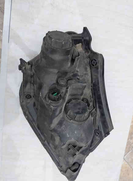 السلام عليكم                         
لايت كارنز خليجي صفحة اليسار كامل مع الكلوبات. 
للاستفسار :- بغداد/كراج الخالدي  ساحة الطيران / الشارع العريض 
ابو علي / ***********
