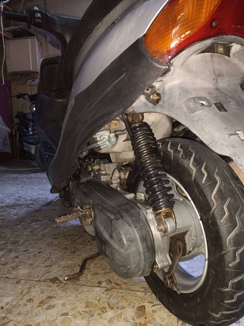 للبيع دراجه بيجي نضيفه شوفه عينك شرط معدل 60 ادامه كامله جوين وشافطه وتنضيف كابريتر وبلك جديد كلج خلفي  جديد وقايش جديد وخرز جديده بيها لايت زنون لونين ابيض واصفر اشاير بك لايت كله شغال هندر واحد باي وكت  نقصها فقط باتري السلف شغال بس ناقصه باتري مكاني بغداد الحرية 
للتواصل ***********
