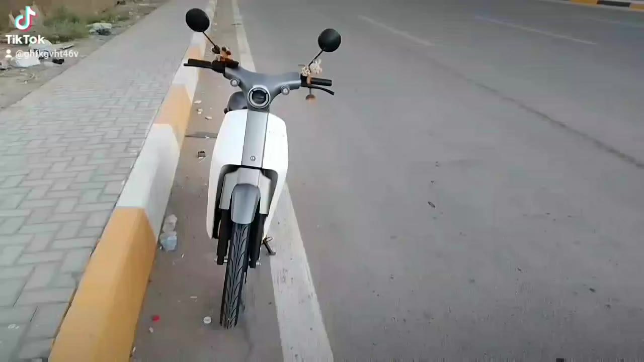 دراجه من شركه هوندا ياباني امتياز بطاريه ليثيوم تختلف عن نوعيتهه راقيه جدا موتجاريه  سرعته 40 كلش امينه بيهه تفاصيل تخبل تمشيك خير من الله الياخذهه ميخسر والله سعر 675 وبي مجال ملاحضه سعر حقيقي مليون و500 *********** اخوان تختلف عن لحد يقارنهه مثل شبيتهه كلمن سعره
