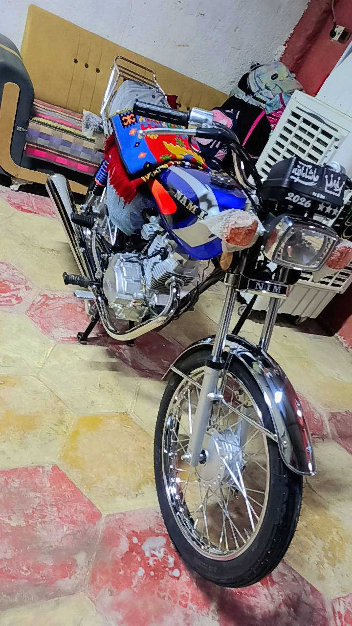 سلام عليكم دراجة للبيع نامه موديل 2026 صارله اقل (25)يوم من طالعه لون ازرق مميز الدراجه سبانه ما مطاخته بعده بالجيس قليل كلش اطلع بيه السعر 700 وبيه مجال قليل مكاني كربلاء امن الداخلي ***********
