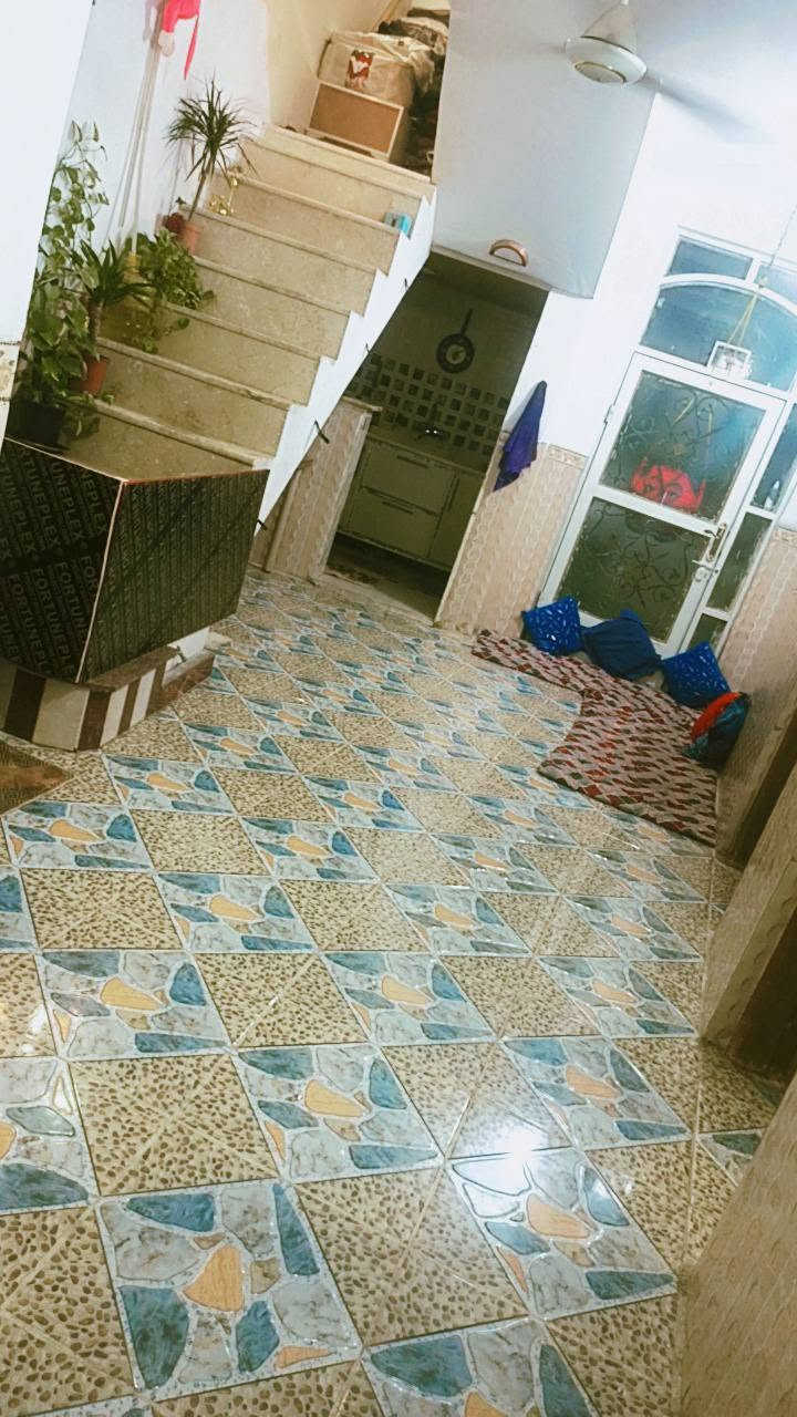 بسم الله الرحمن الرحيم 
دار للبيع حي المرتضى  قرب الجامع الاصفر مجاور روضه حيدر الكرار الاهليه 
ثالث بيت عن الشارع العام 
المساحه 100 متر 
يحتوي صاله كبيرة واستقبال وغرفه نوم 
ومطبخ ومجمع صحيات داخلي وخارجي 
علما البيت بناء حديث 
السعر 59 قابل للتفاوض 
للاستفسار 
***********
