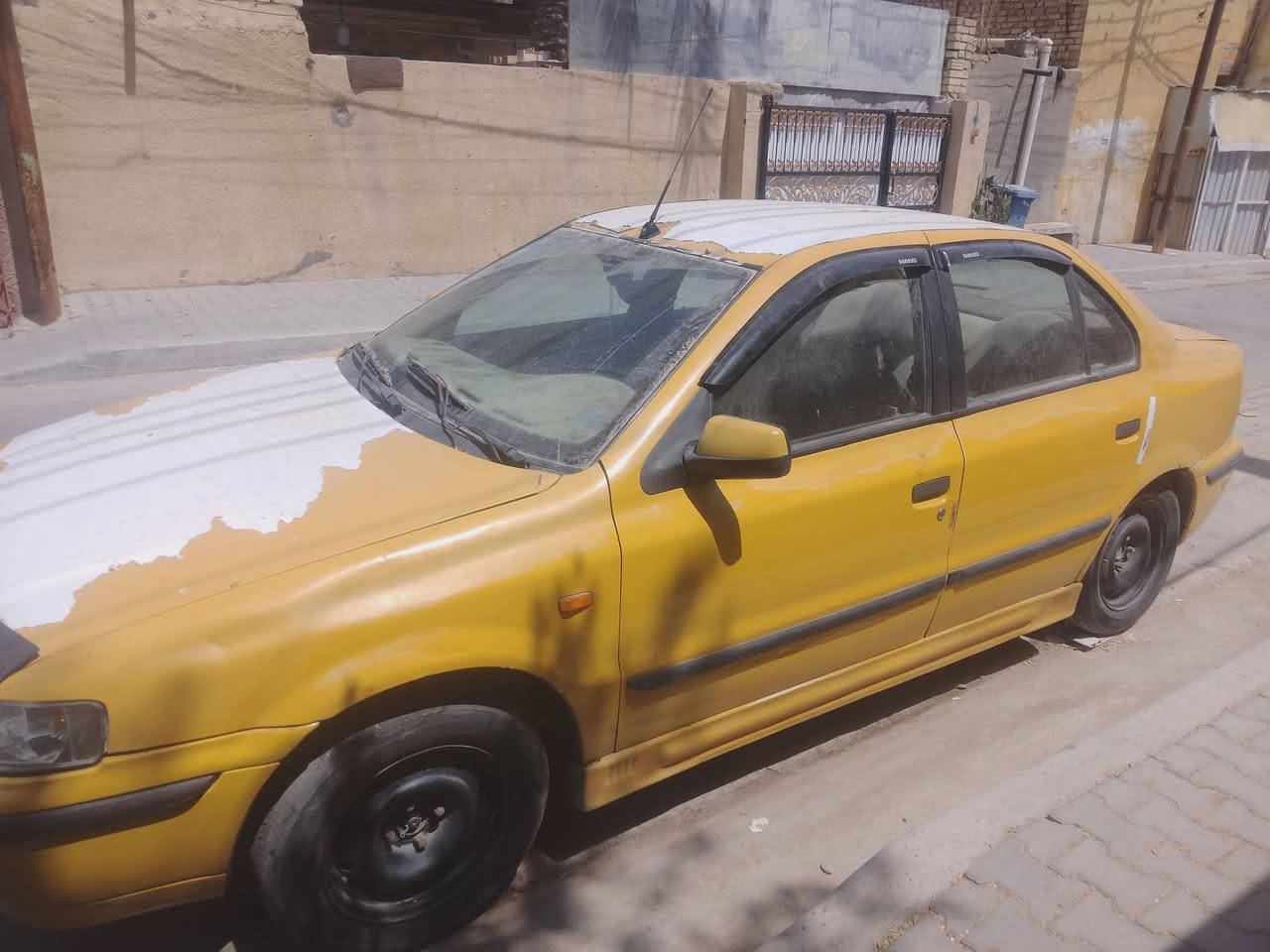 السلام عليكم سياره شغاله كير ومحرك فرنسي دواخله نضيف تبريد جان بي ليك وسويته فقط غاز يرادله السياره باسمي مصفره هيئه وغرمات الكشر كدامك عوزه زوج تاير امامي وزوج لوي مال دبلات  السعر 20 وبي مجال حك الجيه //***********
