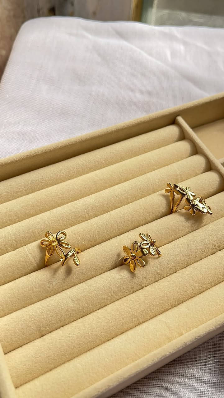 اللي عنده مشروع وحاب يبدي وحاير بشنو يبدي . 
اكسسوارات نسائيه اعلى كوالتي موجود بالسوك مطعمه بأحجار الزاركون الطبيعي وسعرهن مناسب ك بداية مشروع (ابيعهن شلعه كلهن) سعرهن بس ب60الف دينار وبيهن مجال بسيط الي يحب يتواصل يتفضل خاص او على الواتساب ***********
