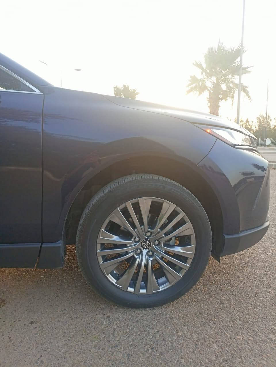 السلام عليكم 
تويوتا فينزا هايبرد  2022(ليمتدد) السياره فوللل بدون بانوراما فقط و الباقي مواصفات اليمتد معروفه 
مرقمه بغداد باسمي تحويل ثاني يوم  
السياره ضررها الجاملغ الخلفي ضرر بسيط وارجع بارد بدون قطرة صبغ و الباقي كفاله حته الدعاميات  السياره ما تصرف عليها ولا دينار   ومكان السياره بغداد 
الي حب سياره نضيفه و بسعر حلو + ماشيه 25 ألف كيلو فقط 
  *********** .....،،،،***********
