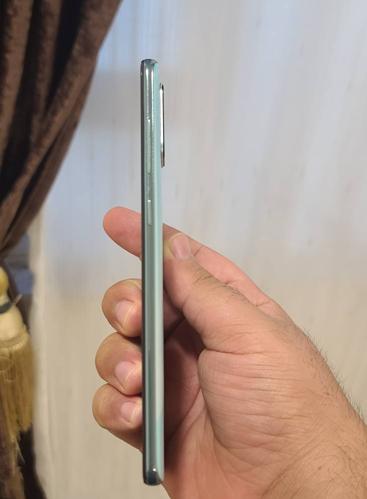 هاتف Samsung A71
نسخه الشرق الاوسط 
دبل سيمكارت 
نظافه عاليه تقريبا 95% 98% 
الهاتف بدون ملحقات فقط جهاز
كفاله من اي عطل 
للبيع 175 الف 
مكاني بصرة / خمسه ميل 
*********** البصرة, العراق
