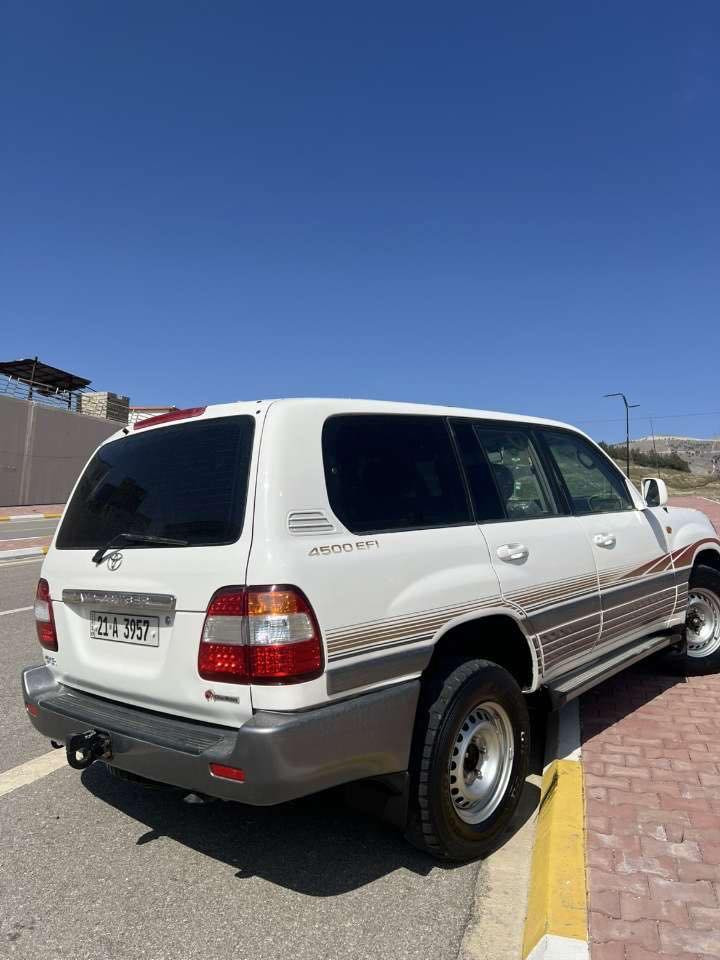 سەرەتا بەناوی خوای گەورە
مۆنیکا مۆدێل (2000)
تۆماتیک 
تەبرید سارد و گەرم مەزبوتە
گێڕ و مەکینەی مەزبوتە
چوار جام کارەبا 
تەحویل عەسڵی 
سەیارەکە فولە بەس سڵاید نیە GXR
سەیارەکە دەعم و لێدرانی نیە 
عام بۆیاخە بۆجوانی 
تایەو ویلی تازەیە
117گەلا
***********
