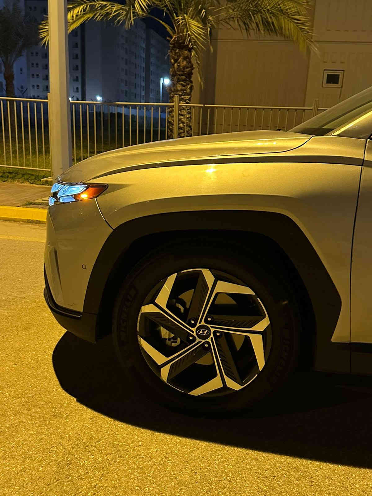 السلام عليكم ( مكلف في النشر)
توسان 2024 لمتد وارد امريكي محرك 2500 اعلى مواصفات خاصه لمتد 1/1 VIP.   ( ترهم مراوس حسب القناعه ) بدون اي تبديل ليبل واحد بدون ارباك كلهن سليمات 
 بصمه + بصمه ابواب لمس
 بانوراما 
كيج الكتروني متغير 
كاميرات ٥
كير دكمه 
نقط عمياء
رادارات امامي خلفي جانبي
تتقدم للامام وللخلف ب بصمه
هندبريك بصمه
كشنات كهرباء
كشنات جلد اسود
كشنات خزن ميموري
كشنات تبريد وتدفئه امامي خلفي وتدفئه استيرن
قياده اليه
بك لايت لد
 لايت لد + زينون
شاشة كبيرة لمس
من تشغل اشارة يقلب الكيج كامره
 شارة جانبيه
تثبيت سرعة
ويل كب كبير كروم
تحديد مسار 
فول تحكمات ستيرن
تبريد لمس
 السماعات شركة BOSE
 شحن وايرلس
نظام gps خرائط
 شفتات كير ب ستيرن
حساسات امامي خلفي
تشغيل عن بعد 
 اوتو بارك 
 مود ادرايف اقتصادي - سمارت - سوبر -وثلجي 
نظام نزول منحدرات 
تبريد قطعتين امامي خلفي 
ويل كب حجم 19
 شاشه ابل كار بلي  
 اوتو هولد 
مكانها بغداد السعر 190 ورقه وبيها مجال رقم بغداد 
لللاستفسار: ***********واتساب فقط
