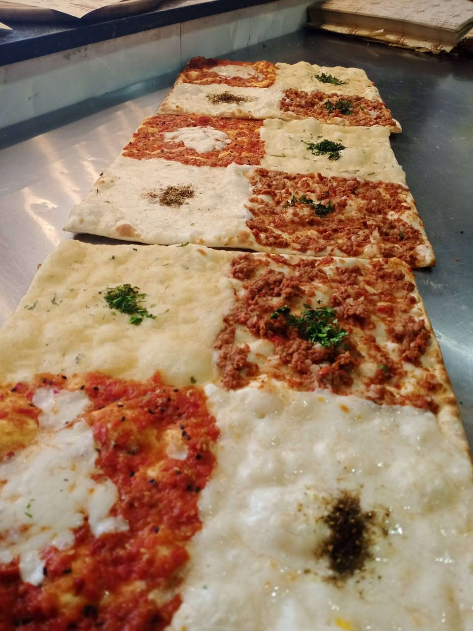 سلام عليكم ورحمه الله وبركاته شيف معجنات مقبلات صلصات اسناكات بأنواعه اختصاص بيتزا درجه اولى شرط عل تيست اشتغل  داخل بغداد فقط وهذا رقمي ومن الله التوفيق‏‪***********‬‏
